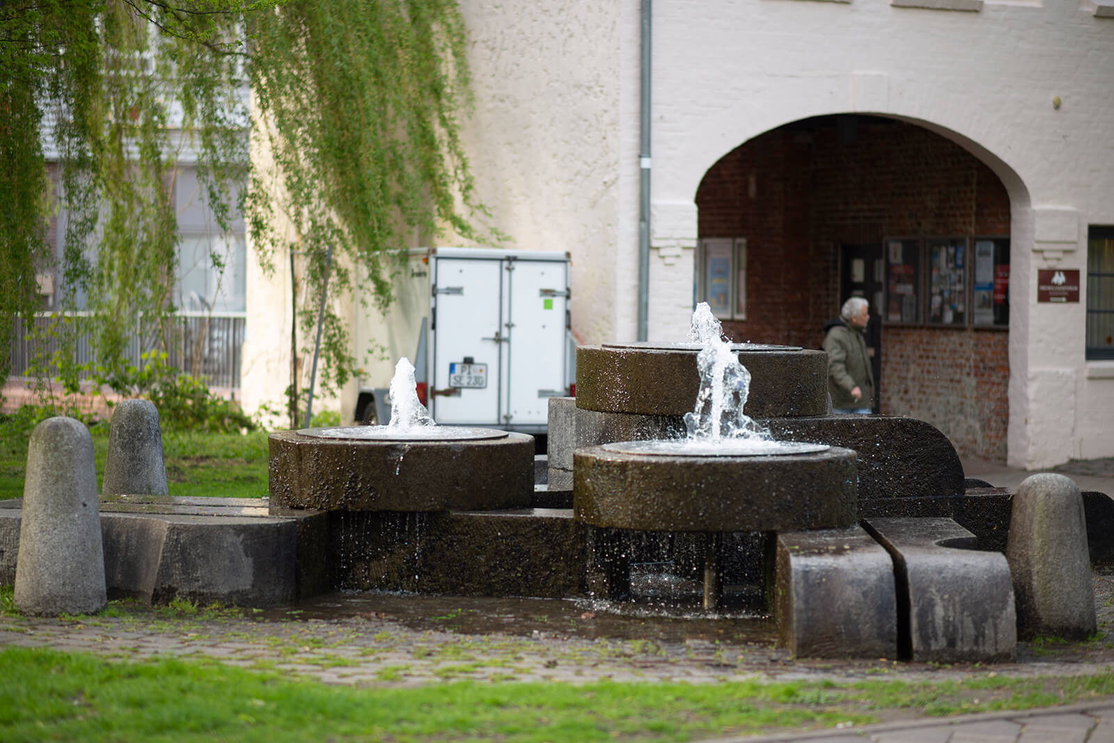 Manfred Sihle-Wissel: Mühlsteinbrunnen (Foto: KUNST@SH/Jan Petersen, 2018)