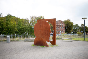 Jörg Plickat: Klaus-Groth-Denkmal (Foto: KUNST@SH/Jan Petersen, 2019)