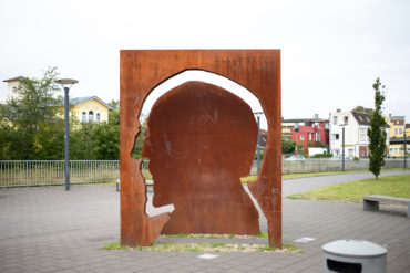 Jörg Plickat: Klaus-Groth-Denkmal (Foto: KUNST@SH/Jan Petersen, 2019)