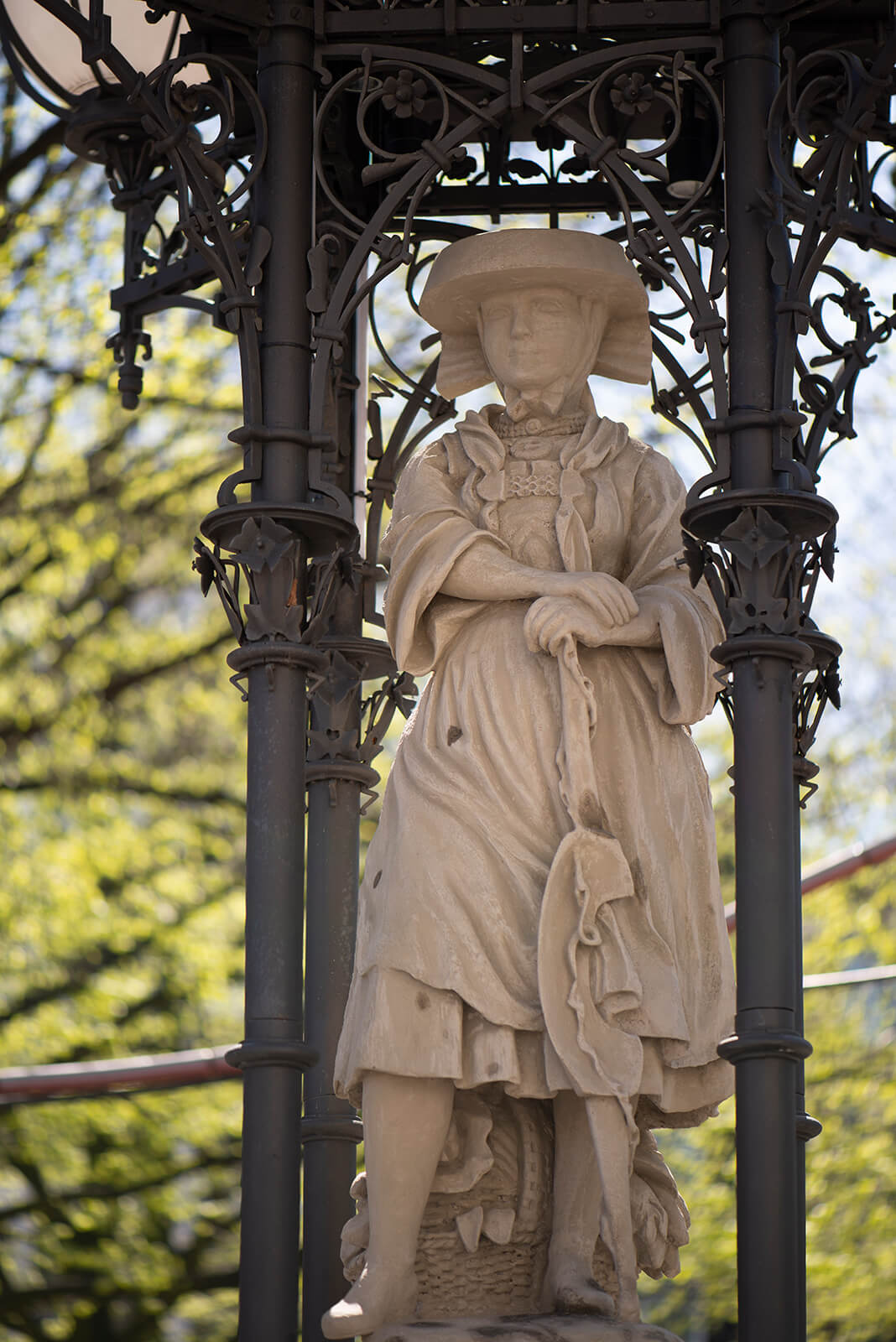 Engelbert Peiffer: Vierländerin-Brunnen (Foto: KUNST@SH/Jan Petersen, 2020)