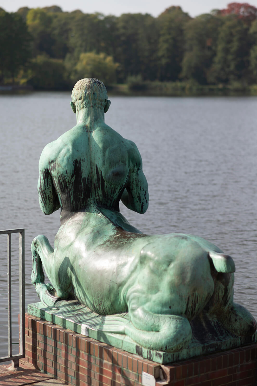 Georg Wrba: Weiblicher und männlicher Zentaur (Foto: KUNST@SH/Jan Petersen, 2018)