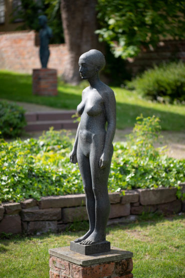 Klaus Kütemeier: Stehende weibliche Figur (Foto: KUNST@SH/Jan Petersen, 2019)