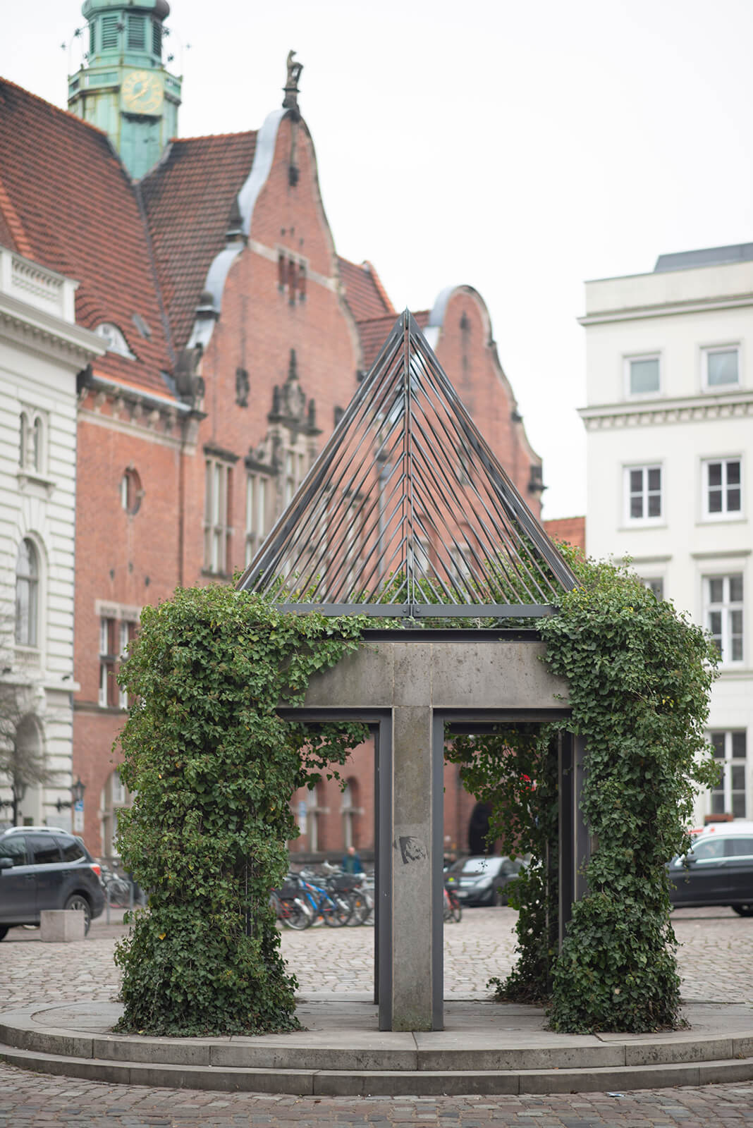 Architekten Meyer Fleckenstein: Brunnen Sod und Gerichtslaube Burrecht (Foto: KUNST@SH/Jan Petersen, 2019)