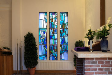 Dagmar Schulze-Ross: Glasfenster der Kapelle Elmschenhagen