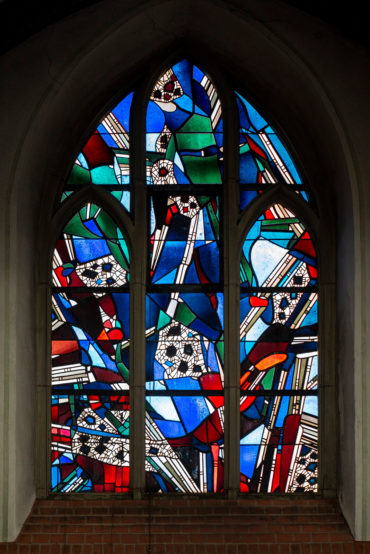 Johannes Beeck: Buntglasfenster St. Nikolaus (Foto: KUNST@SH/Jan Petersen, 2019)