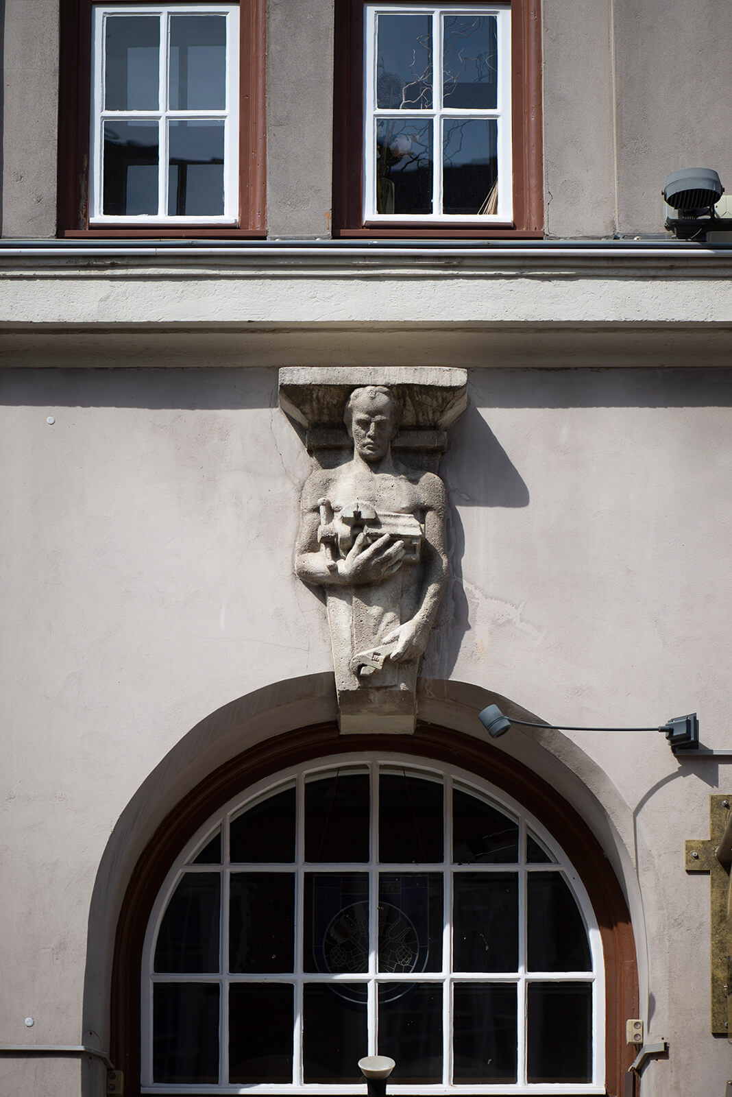 Figurenkonsolen und Architrav Handwerk und Handel (Foto: KUNST@SH/Jan Petersen, 2019)