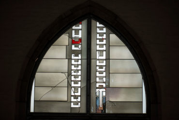 Johannes Schreiter: Fenster des Westportals (Foto: KUNST@SH/Jan Petersen, 2019)