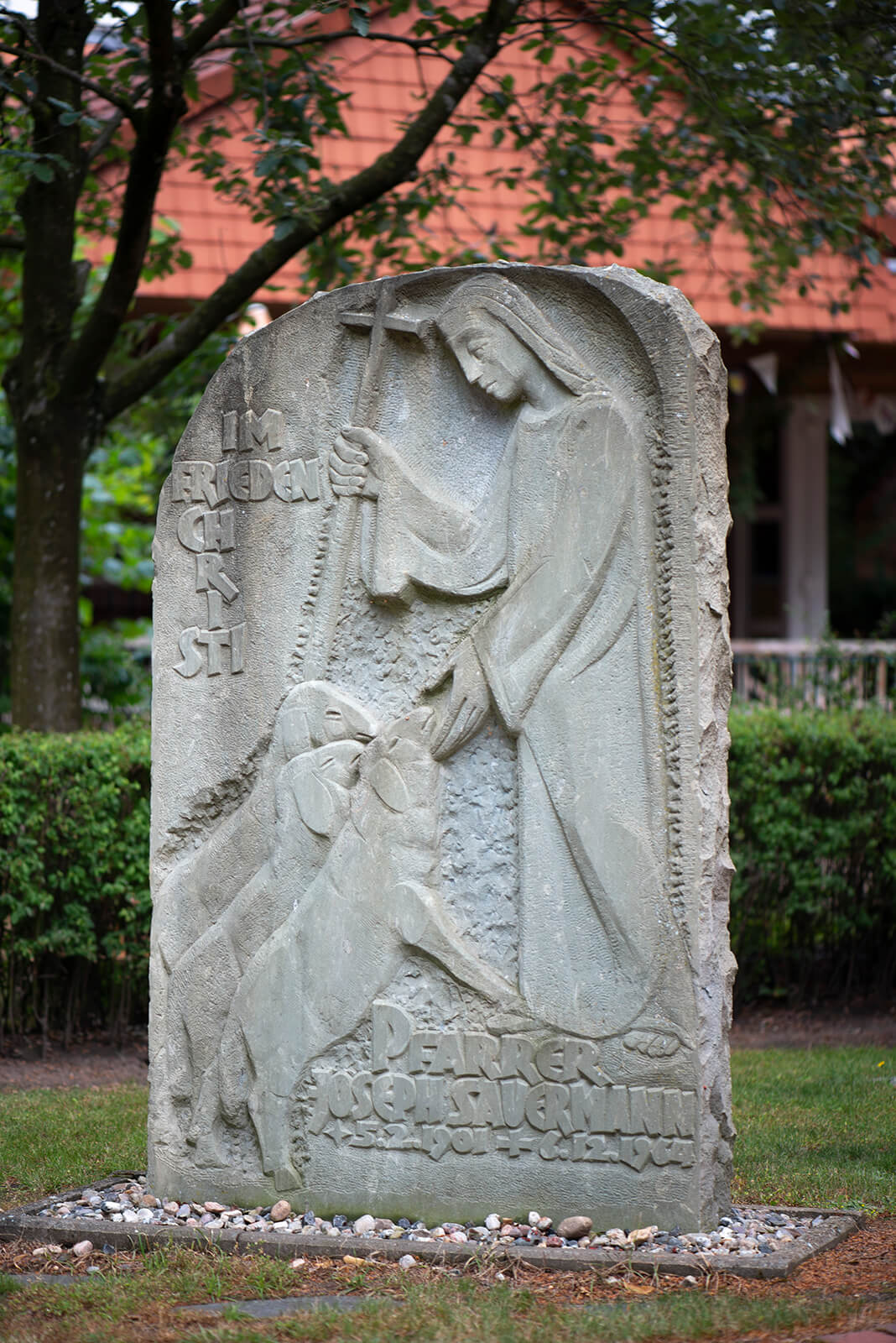 Joseph Krautwald: Grabstein für Joseph Sauermann (Foto: KUNST@SH/Jan Petersen, 2019)