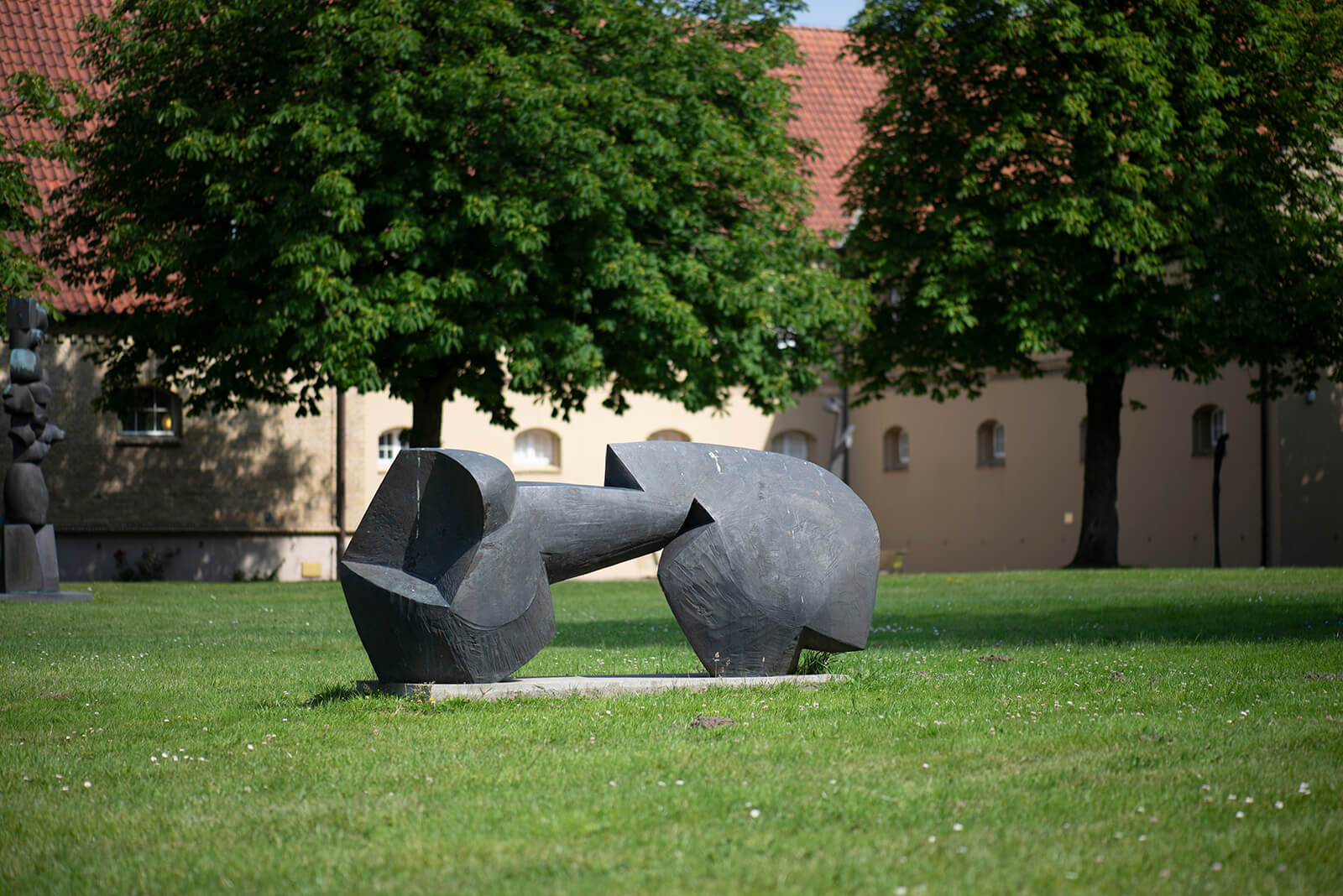 Manfred Sihle-Wissel: Liegende Figur (Foto: KUNST@SH/Jan Petersen, 2019)