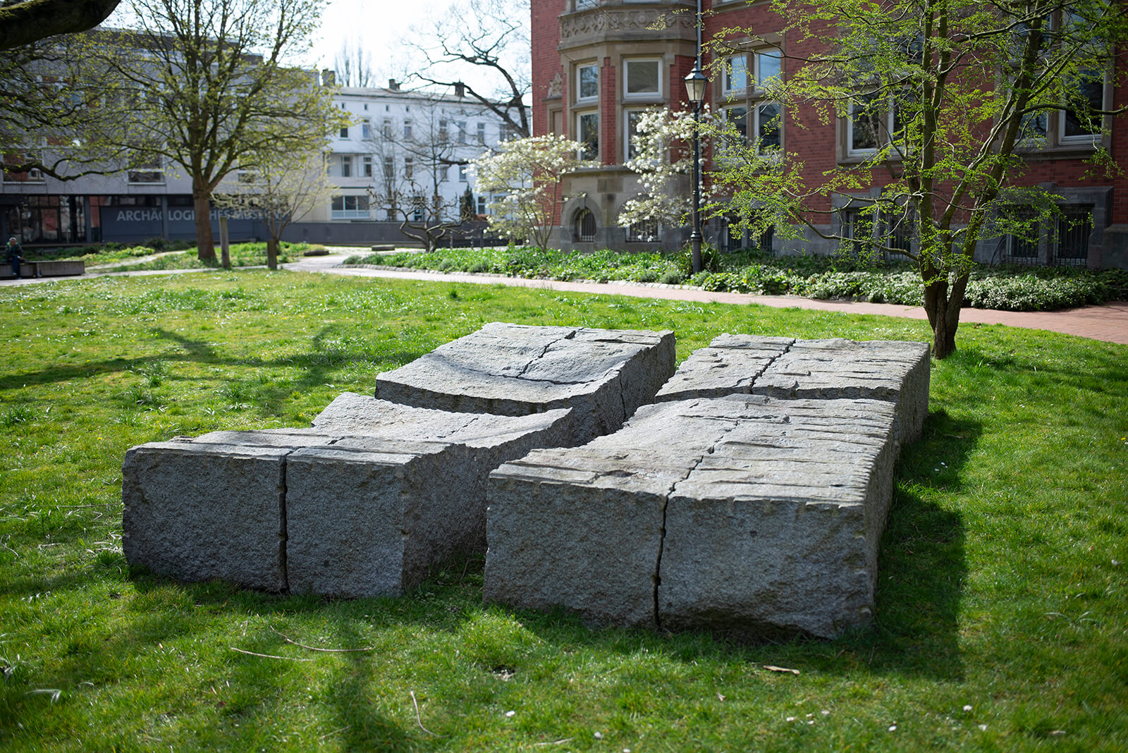 Ulrich Rückriem: Großes Normandiestück (Foto: KUNST@SH/Jan Petersen, 2020)