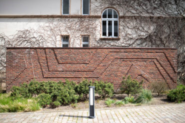 Johannes Ufer: Mauerrelief (Foto: KUNST@SH/Jan Petersen, 2020)