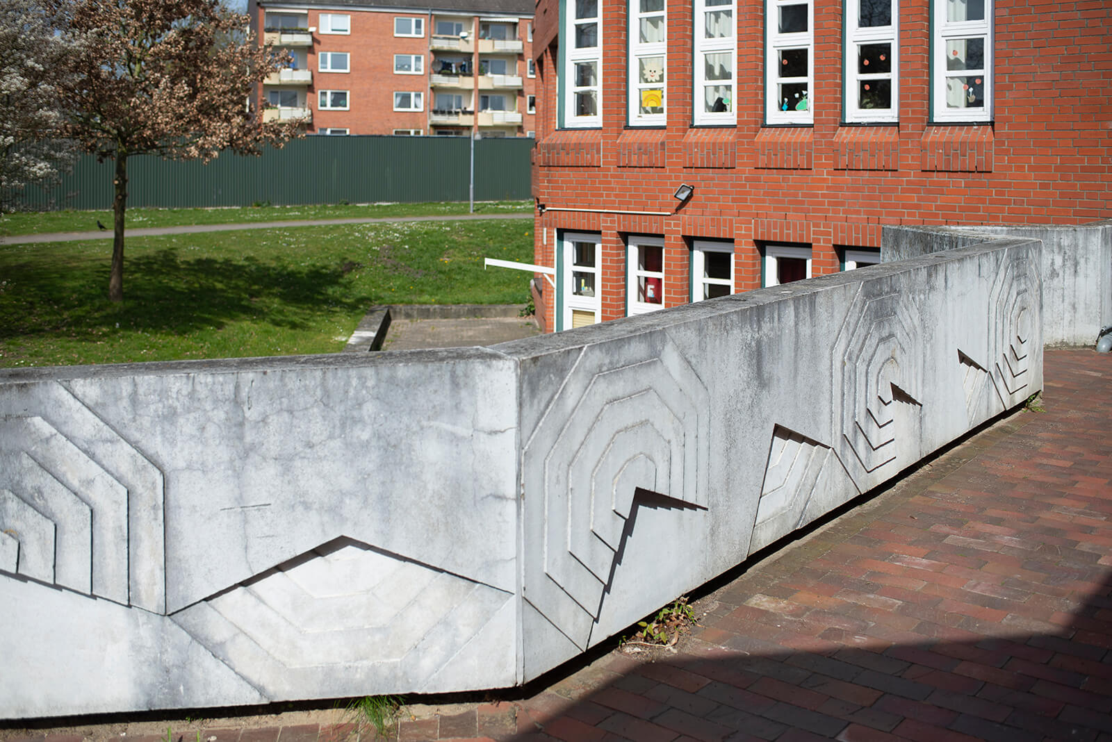 HD Schrader: Brüstungsmauer-Relief (Foto: KUNST@SH/Jan Petersen, 2020)