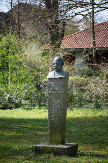 Georg Fuhg: Stele für Hans Lorenz Renck (Foto: KUNST@SH/Jan Petersen, 2020)
