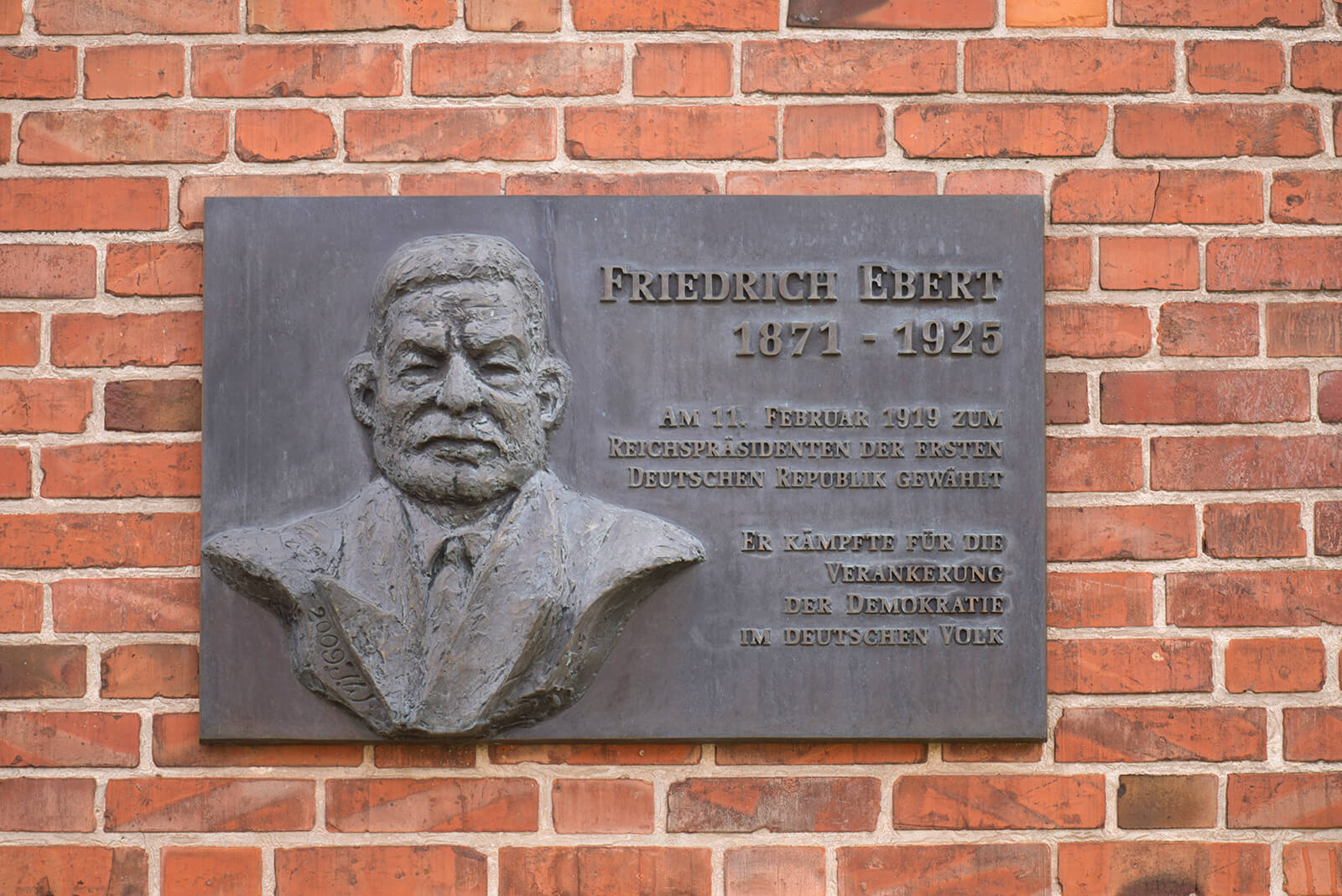 Josef Andrey Wieczorek: Gedenktafel für Friedrich Ebert (Foto: KUNST@SH/Jan Petersen, 2020)