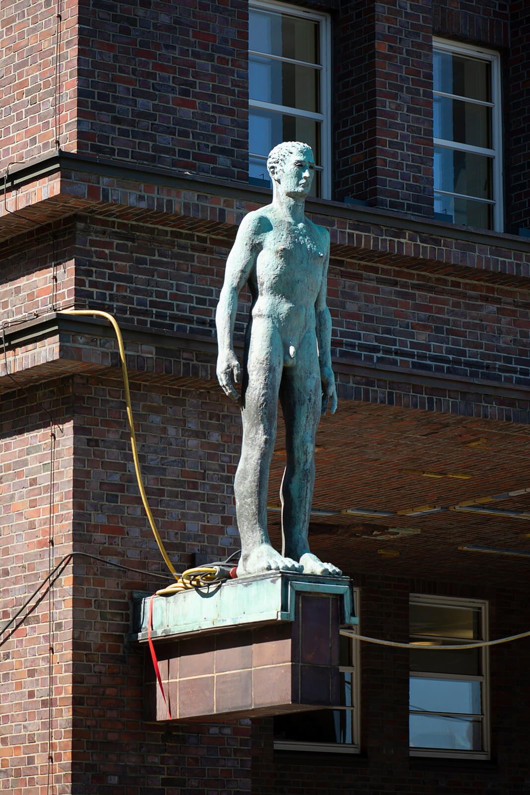 Ludwig Kunstmann: 2 Männerfiguren (Foto: KUNST@SH/Jan Petersen, 2020)