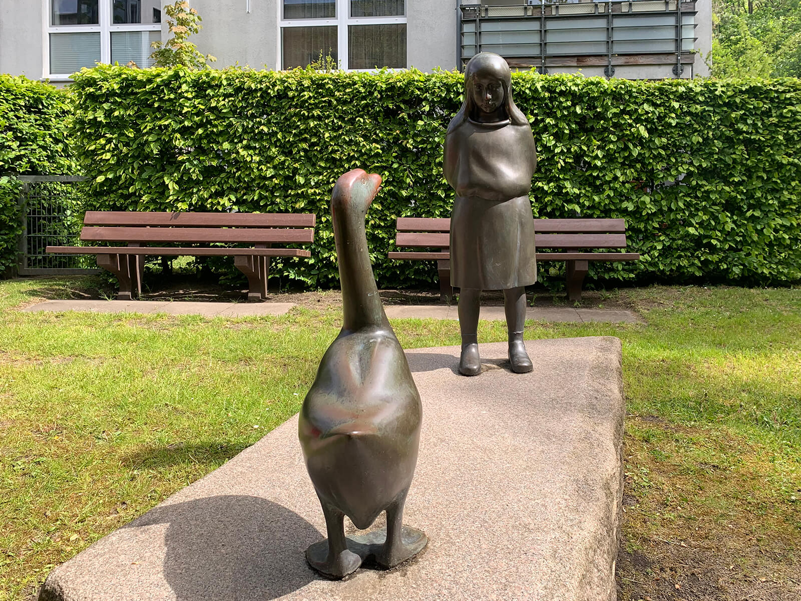 Hans-Werner Könecke: Mädchen mit Gans (Foto: KUNST@SH/Jan Petersen, 2020)