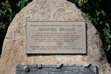 Maria Pirwitz: Gedenkstein für Johannes Brahms (Foto: KUNST@SH/Jan Petersen, 2020)