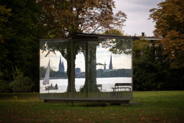 Dan Graham: Double Triangular – Pavillon for Hamburg (Foto: KUNST@SH/Jan Petersen, 2020)