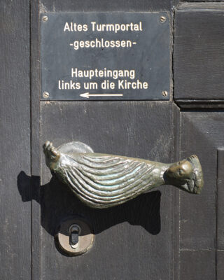 Karl Heinz Engelin: 6 Türgriffe St. Georg Kirche (Foto: KUNST@SH/Jan Petersen, 2021)