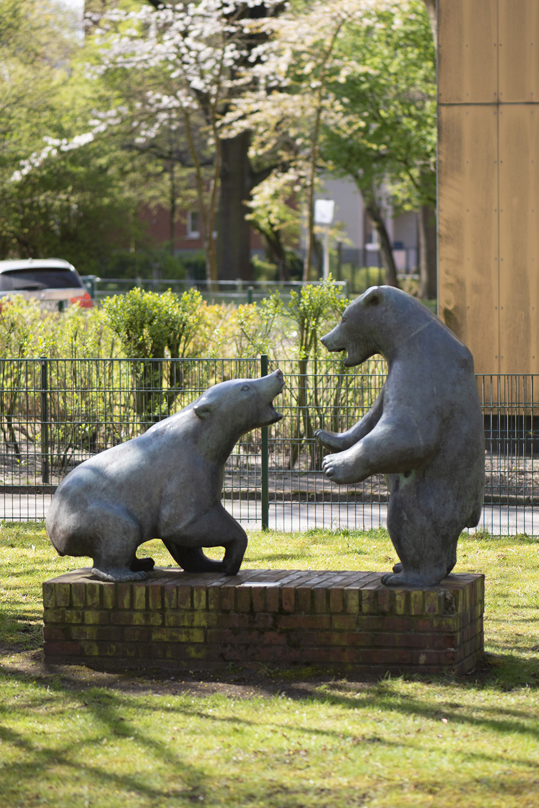 Kurt Bauer: Zwei Eisbären (Foto: KUNST@SH/Jan Petersen, 2021)