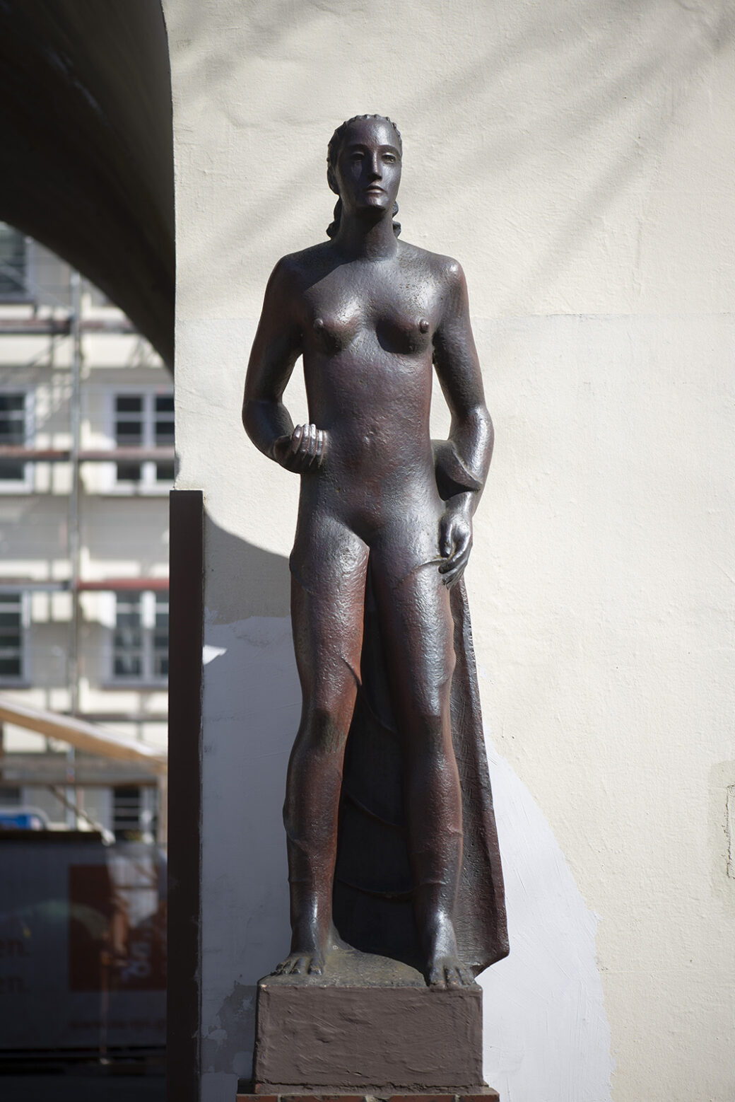 Ludwig Kunstmann: Zwei Frauenfiguren (Foto: KUNST@SH/Jan Petersen, 2021)