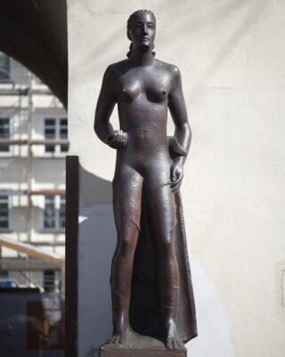Ludwig Kunstmann: Zwei Frauenfiguren (Foto: KUNST@SH/Jan Petersen, 2021)