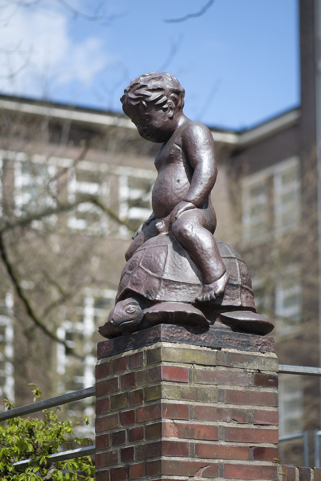 Karl Weinberger: Knabe auf der Schildkröte (Foto: KUNST@SH/Jan Petersen, 2021)