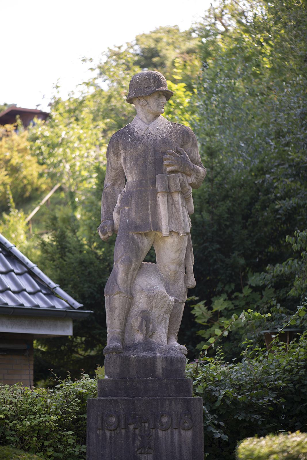 Bernhard Butzke: Kriegerdenkmal Soldat (Foto: KUNST@SH/Jan Petersen, 2021)