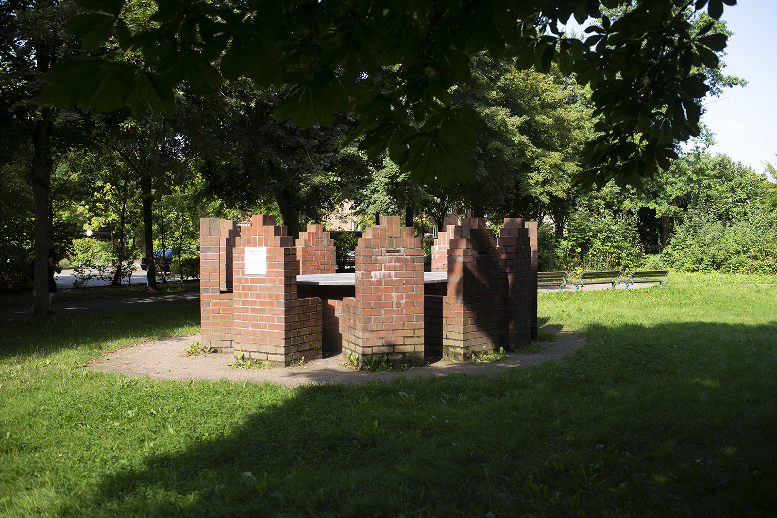 Thomas Schütte: Tisch mit 12 Stühlen (Foto: KUNST@SH/Jan Petersen, 2021)