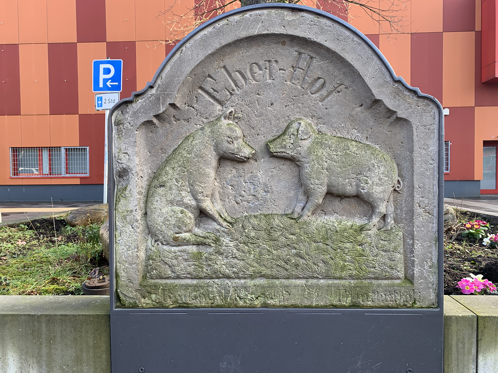 W. Rodewoldt: Relief Eber-Hof (Foto: KUNST@SH/Jan Petersen, 2020)