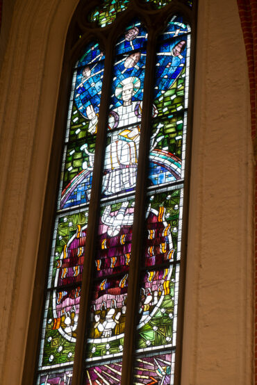 Charles Crodel: Vier Buntglasfenster in St. Jacobi (Foto: KUNST@SH/Jan Petersen, 2021)