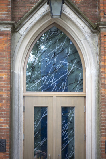 Jürgen Drewer: Verglasung der Eingangstür (Foto: KUNST@SH/Jan Petersen, 2021)