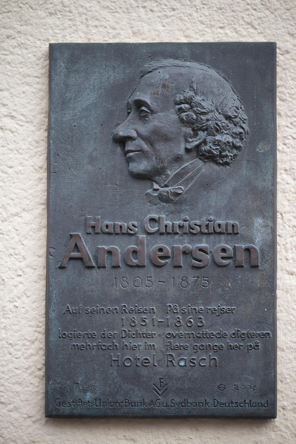 Heinrich Oettinger: Gedenkrelief für Hans Christian Andersen (Foto: KUNST@SH/Jan Petersen, 2022)