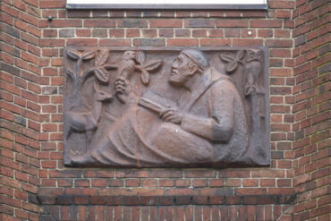 Relief des heiligen Franziskus (Foto: KUNST@SH/Jan Petersen, 2022)