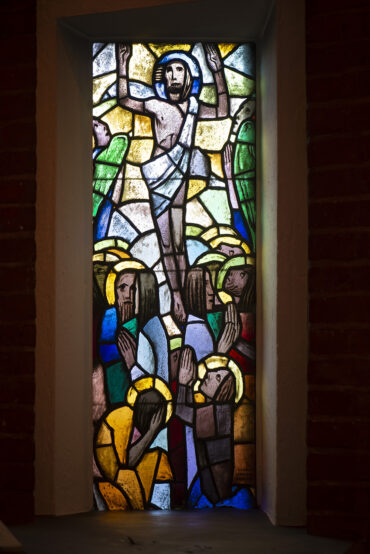 Käte Lassen: 3 Apsisfenster der Versöhnungskirche (Foto: Kunst@SH/Jan Petersen, 2022)
