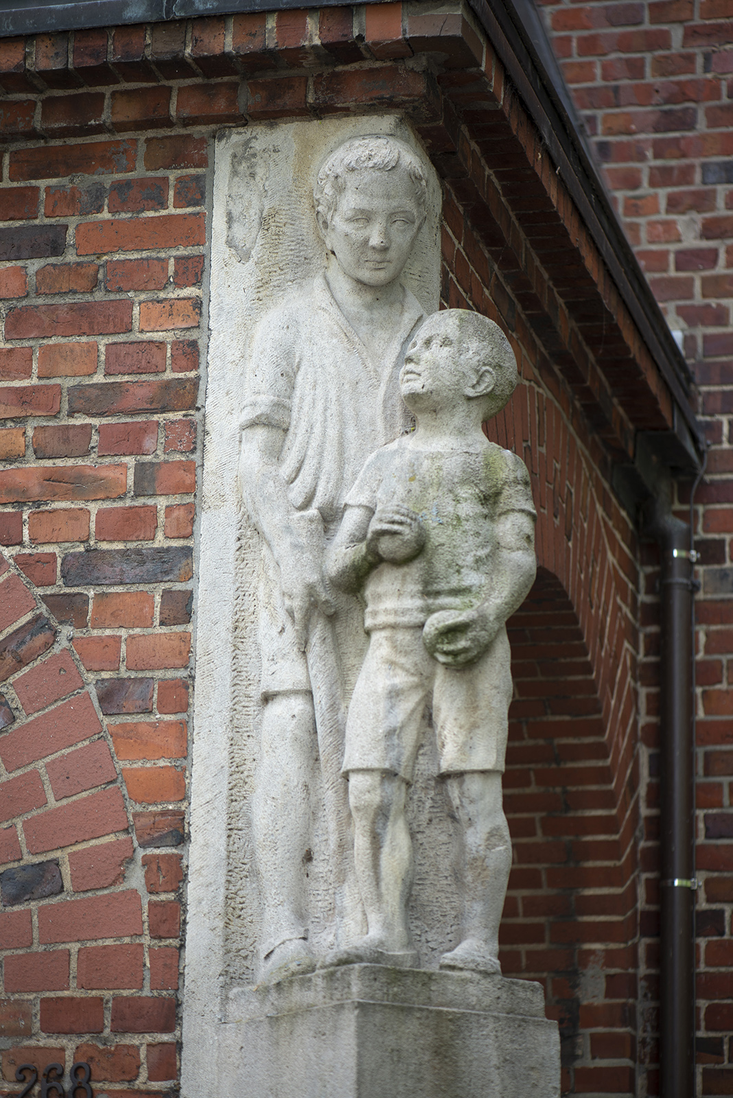 Ludwig Kunstmann: Stehende Jungen (Foto: KUNST@SH/Jan Petersen, 2022)