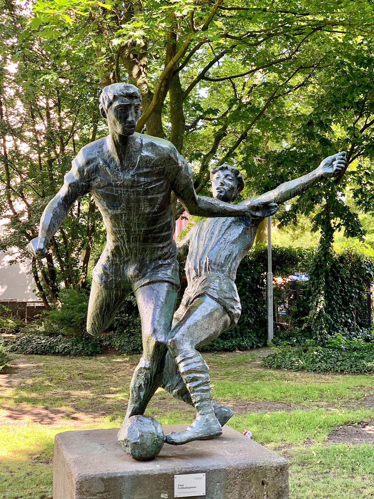 Gerhard Brandes: Zwei Fußballspieler (Foto: KUNST@SH/Jan Petersen, 2022)