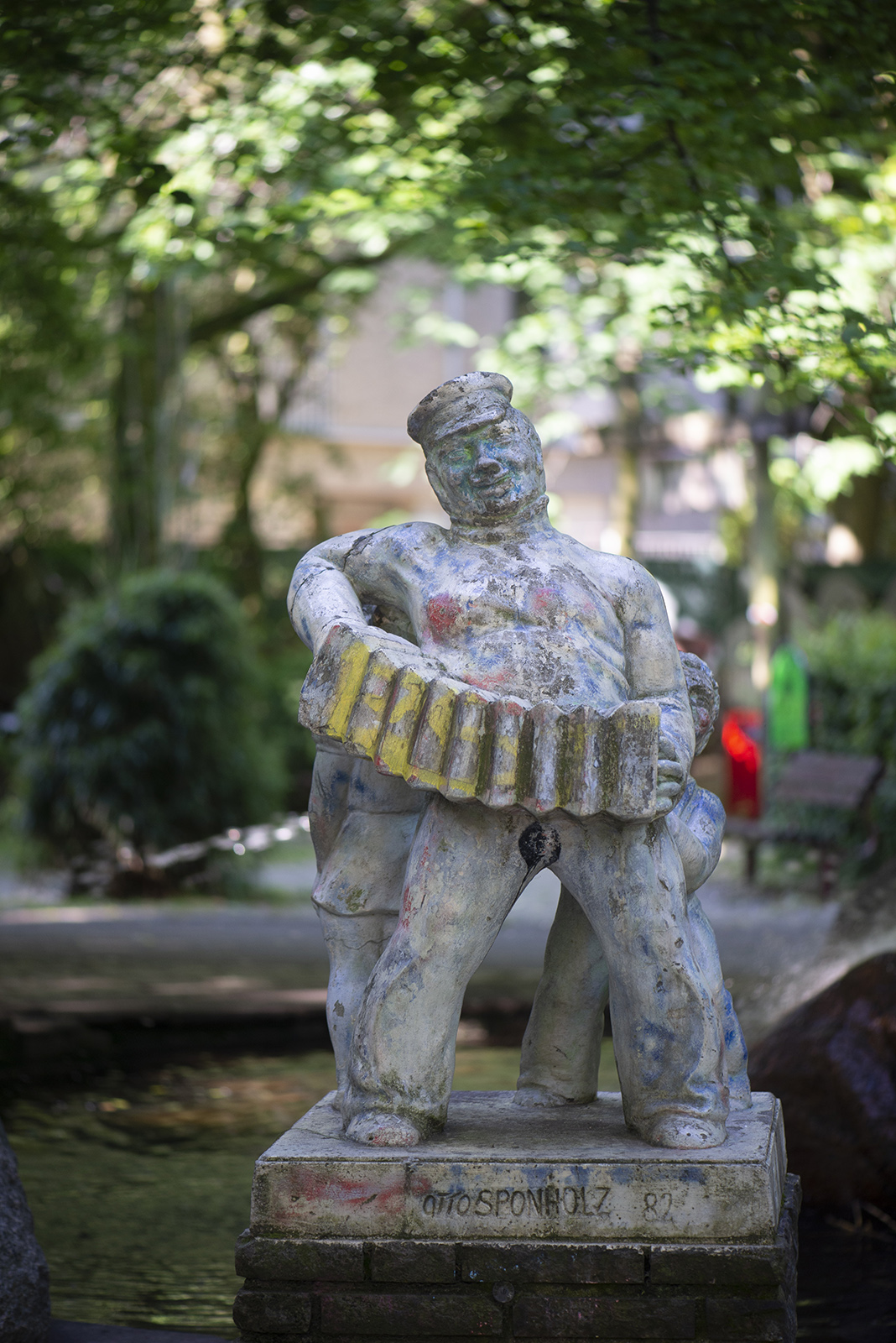 Otto Sponholz: Musikant mit zwei Kindern (Foto: KUNST@SH/Jan Petersen, 2022)