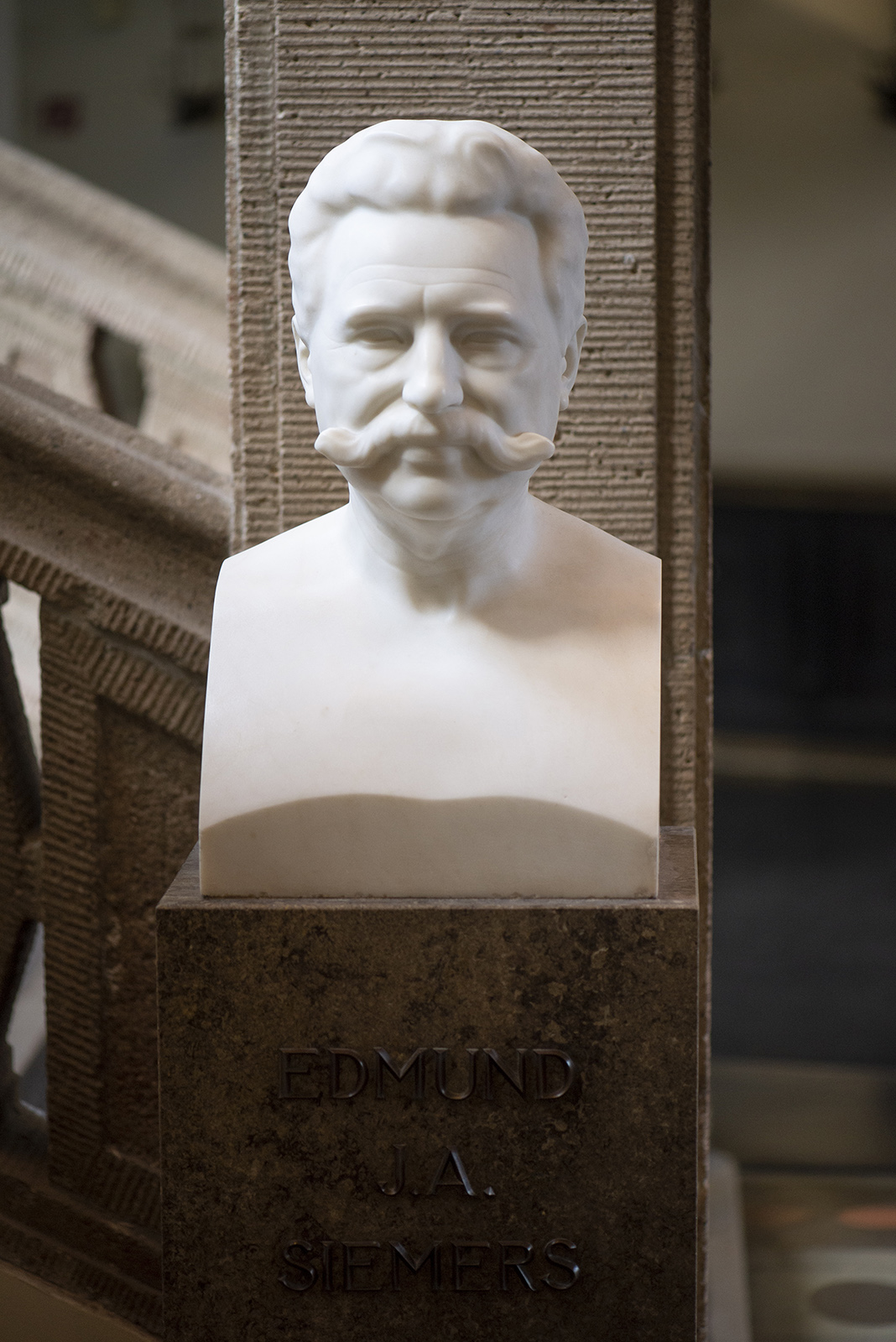 Wilhelm Kumm: Büste von Edmund Siemers (Foto: KUNST@SH/Jan Petersen, 2022)