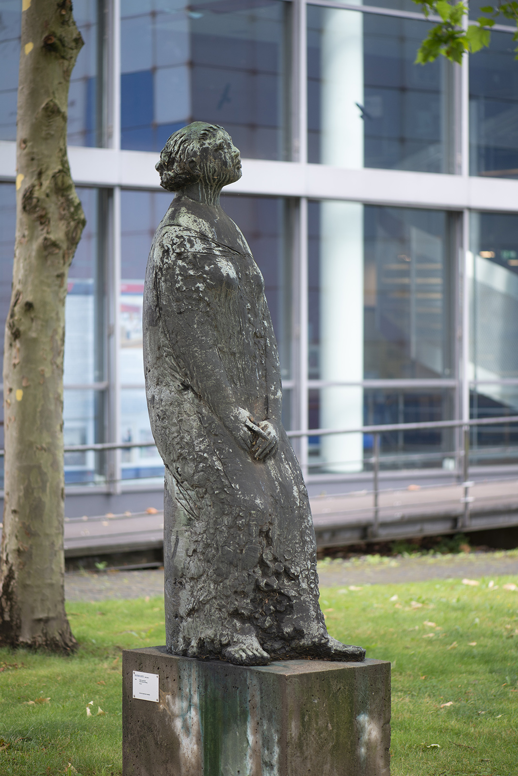 Gustav Seitz: Die Lauschende (Foto: KUNST@SH/Jan Petersen, 2022)