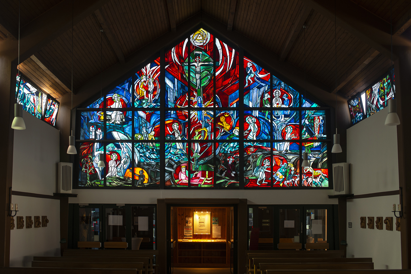 Erich Schickling: Fenster in St. Ulrich (Foto: KUNST@SH/Jan Petersen, 2022)