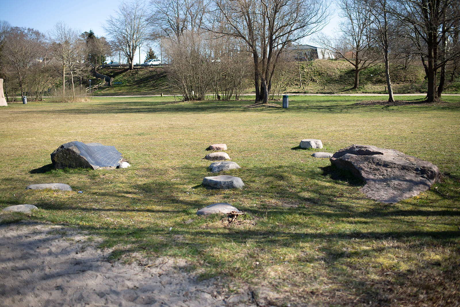 Paul Schneider: Steine fühlen, Mitte finden (Foto: KUNST@SH/Jan Petersen, 2020)