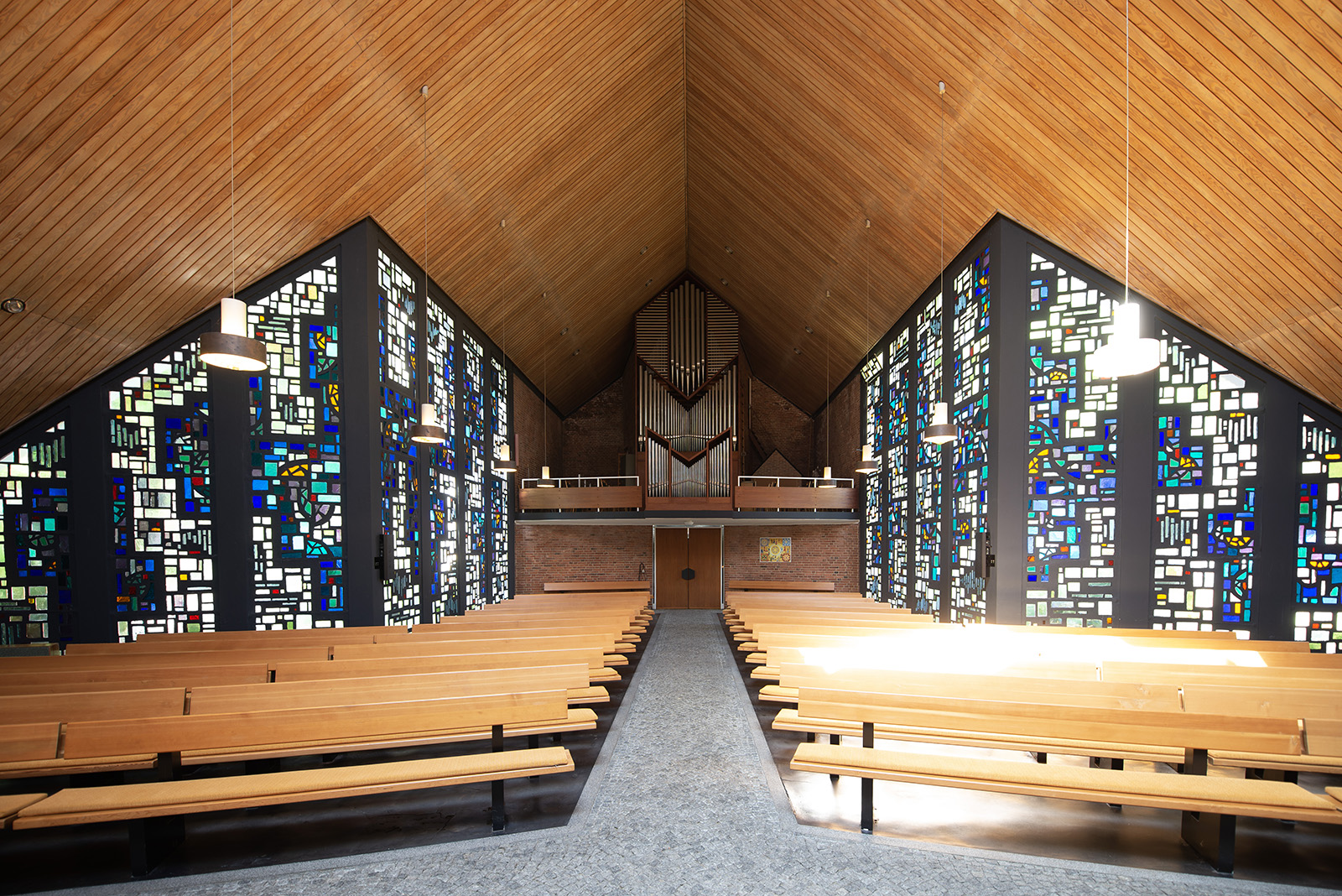 Ernst Günther Hansing: Fenster der Erlöserkirche (Foto: KUNST@SH/Jan Petersen, 2023)