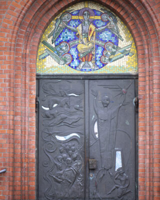 Frans Griesenbrock: Portal der St.-Michael-Kirche (Foto: KUNST@SH/Jan Petersen, 2023)