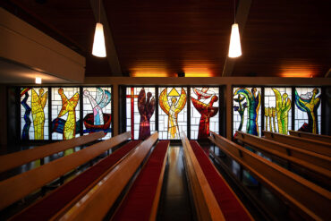 Ulrich Lindow: Fenster der Johanneskirche (Foto: KUNST@SH/Jan Petersen, 2023)