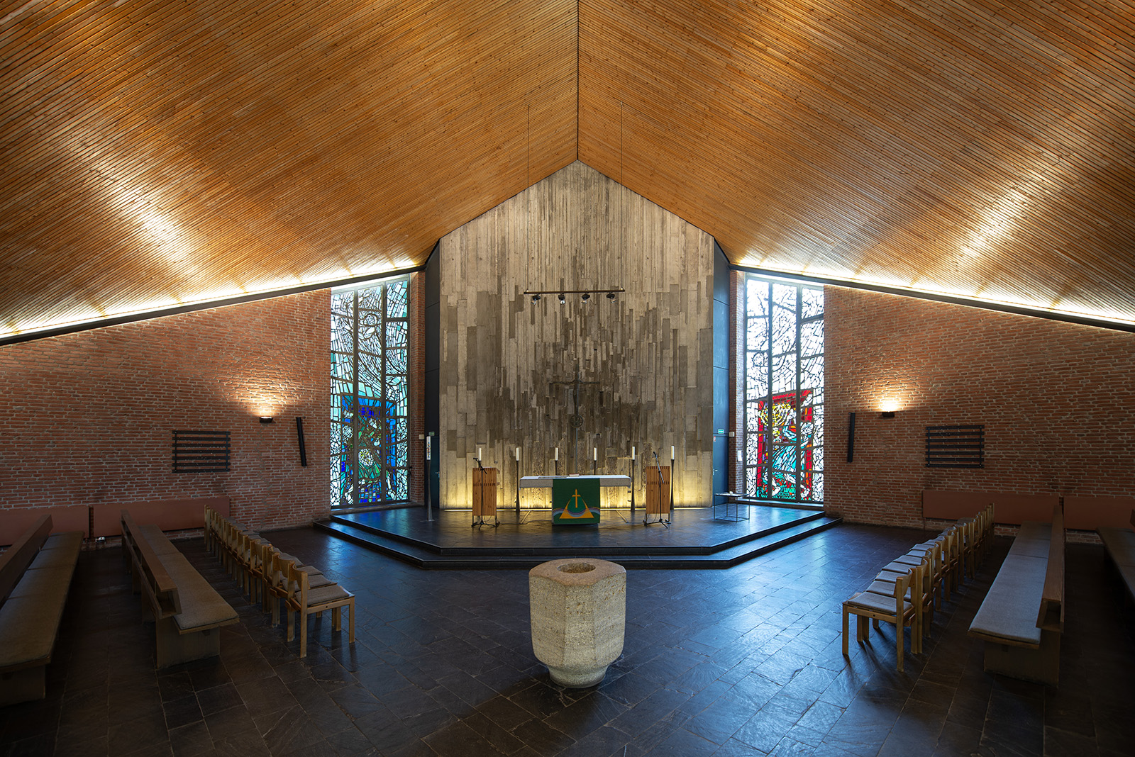 Hanno Edelmann: Verglasung in St. Gabriel (Foto: KUNST@SH/Jan Petersen, 2023)