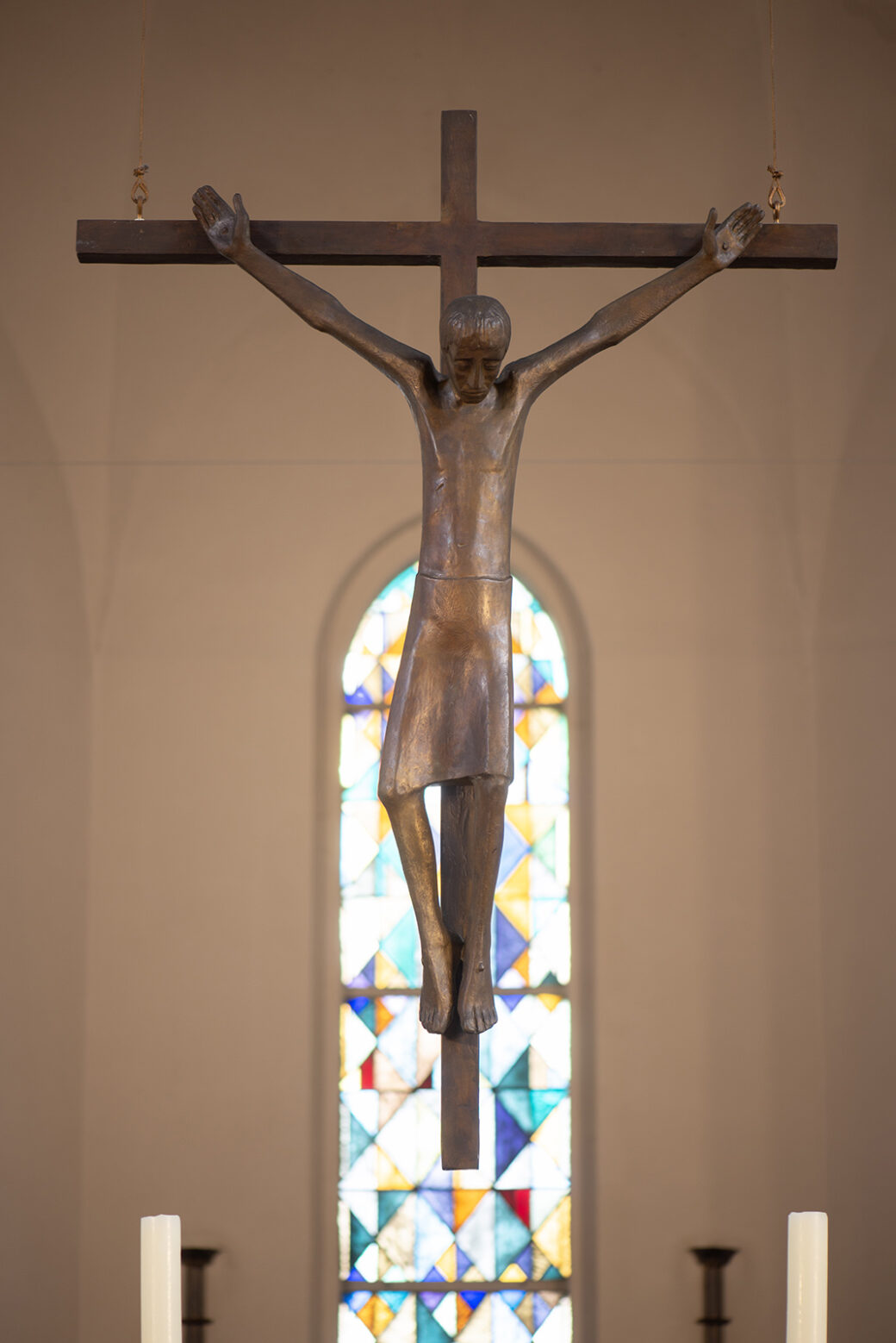 Siegfried Assmann: Kruzifix der Michaeliskirche (Foto: KUNST@SH/Jan Petersen, 2023)