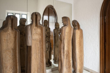 Otto Flath: Figurengruppen in der Lutherkirche (Foto: KUNST@SH/Jan Petersen, 2023)