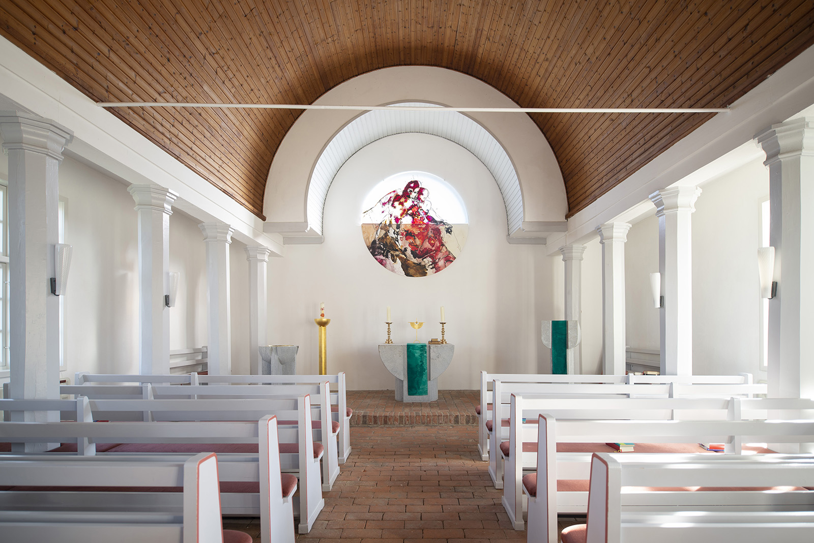 Jacques Gassmann: Altarfenster in Schretstaken (Foto: KUNST@SH/Jan Petersen, 2022)