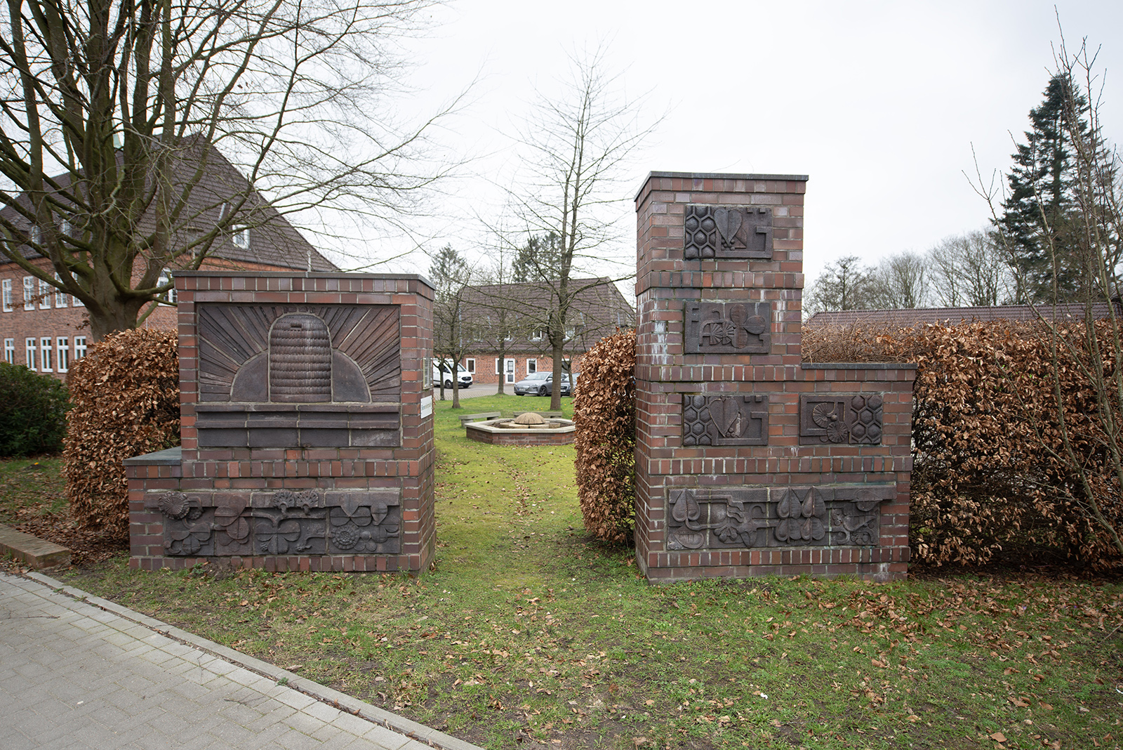 Ervin Bosannyi: Bienenkorb und Reliefs (Foto: Kunst@SH/Jan Petersen, 2024)